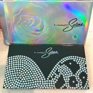 MAC Selena Eye Shadow palette ME SIENTO…MUY EXCITED